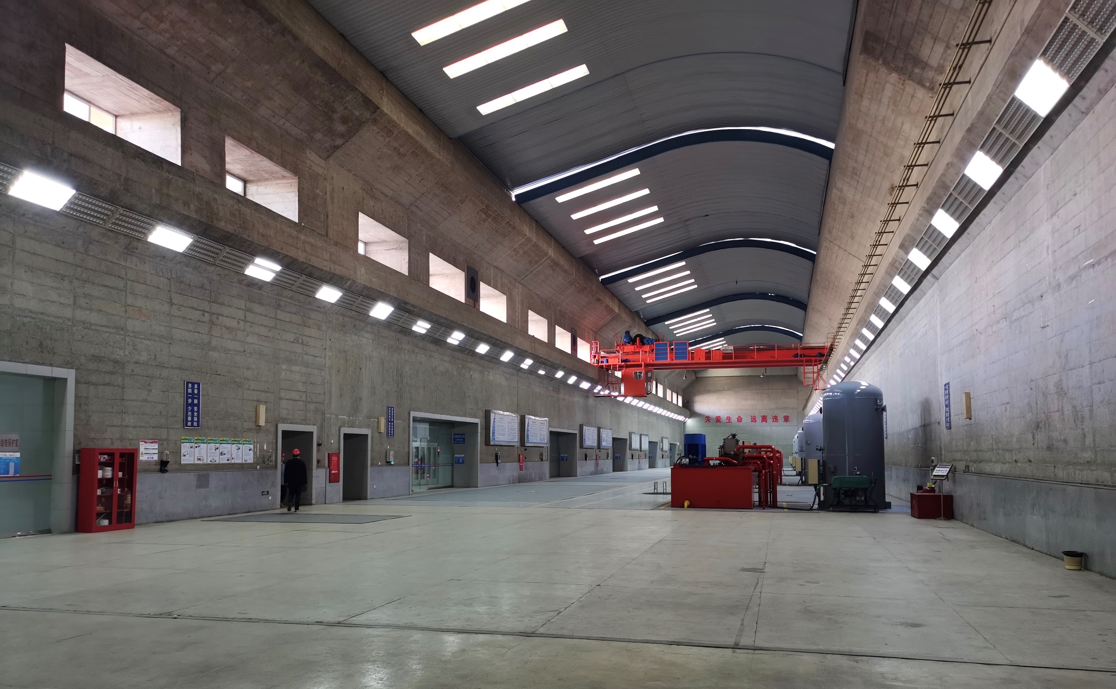 集團(tuán)公司董事長譚建華一行赴分公司開展冬季安全生產(chǎn)專項(xiàng)督查