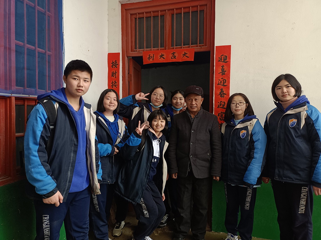 圖3組織學生志愿者服務特困空1巢老人.jpg 圖3組織學生志愿者服務特困空1巢老人.jpg