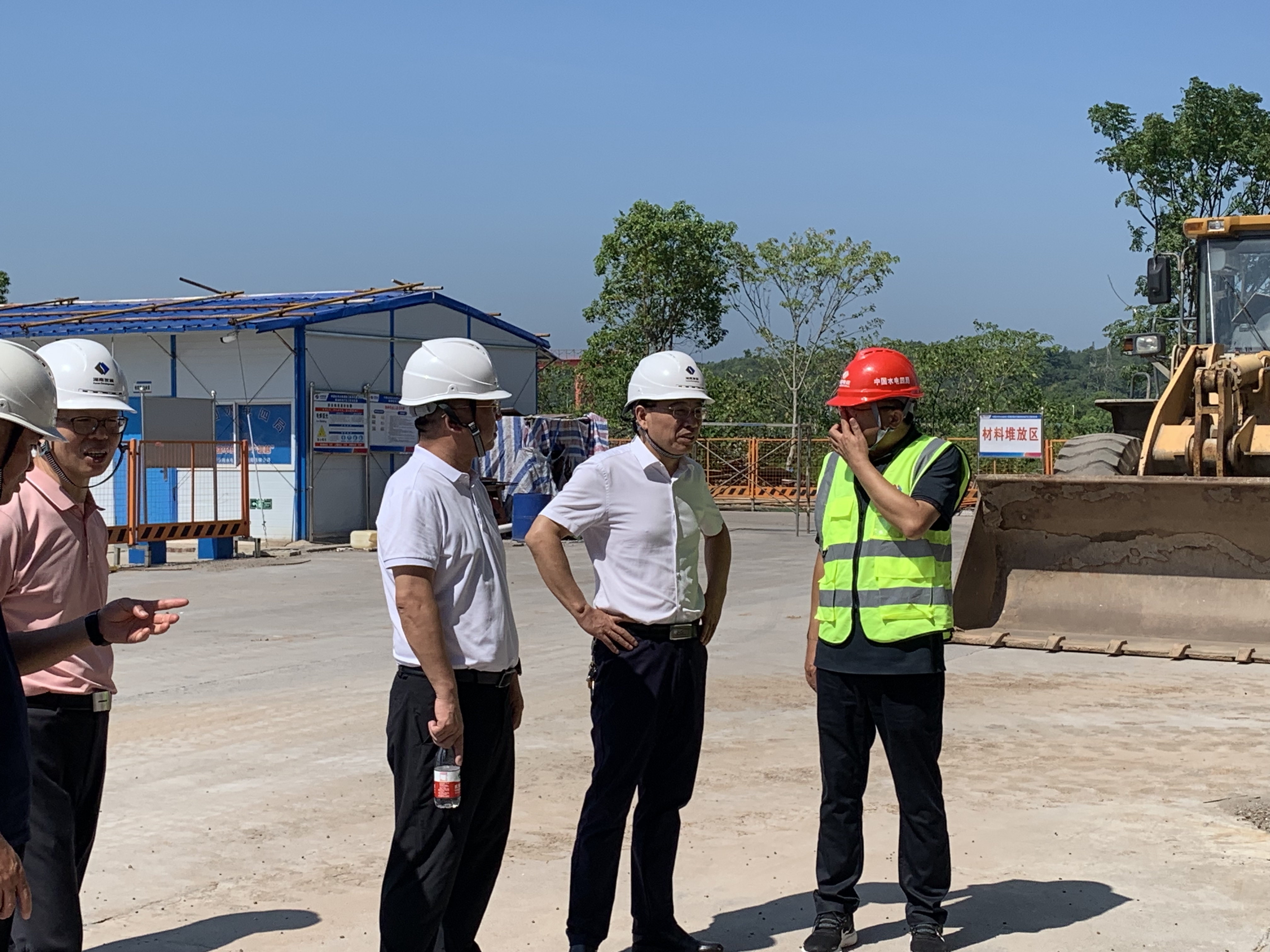 張軍帶隊赴湖南發(fā)展株洲航電擴(kuò)機(jī)項目開展監(jiān)督調(diào)研